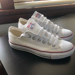 Women’s white Converse All Stars, Size 8, Like new